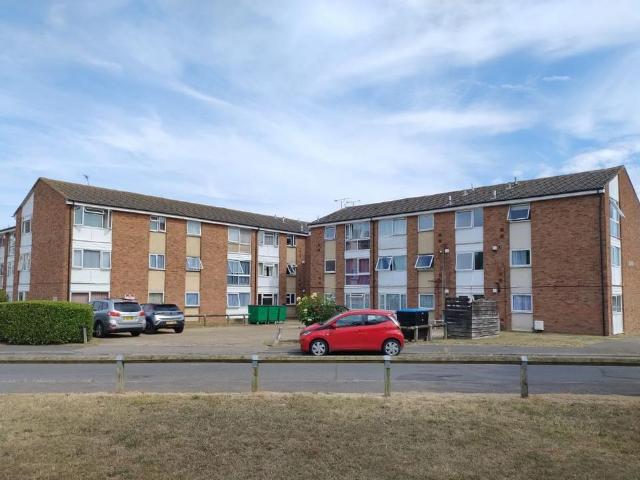 Flat for sale in East Tilbury, Essex