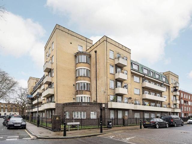 Flat for sale in Ratcliffe, Stepney