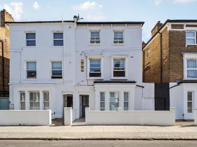 Flat for sale in Wandsworth, Greater London