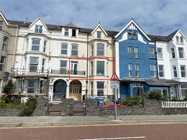 Flat for sale in Pwllheli