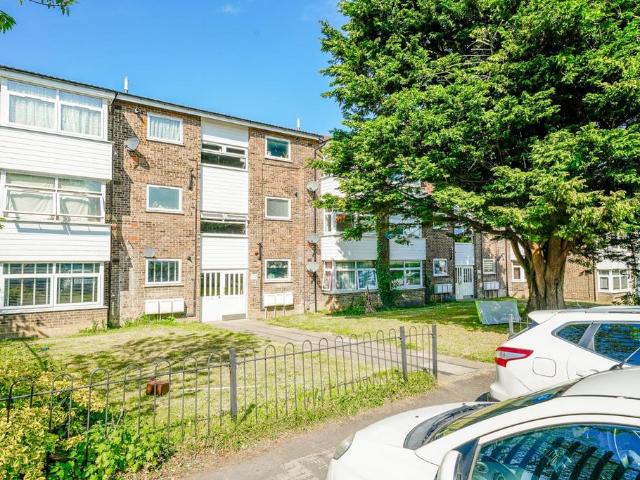 Flat for sale in Leighton-Linslade, Leighton Buzzard