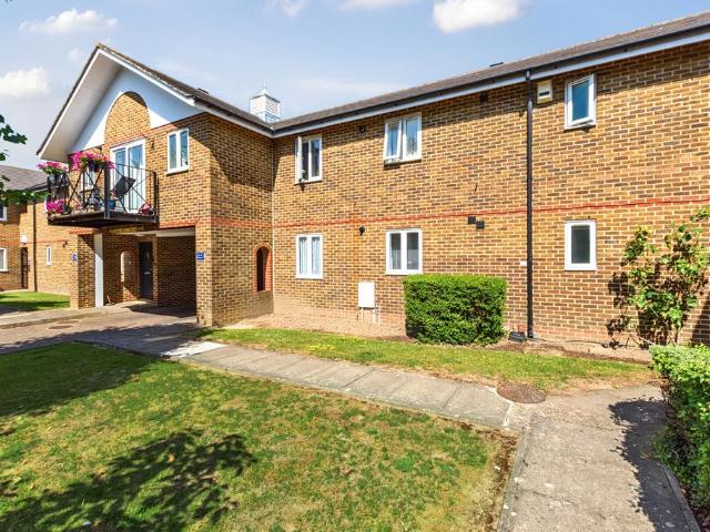 Flat for sale in Chatham