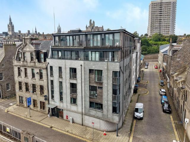Flat for sale in Ballindoch, Scotland