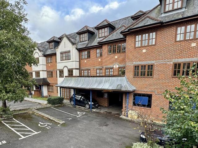 Flat for sale in Catteshall, Fole