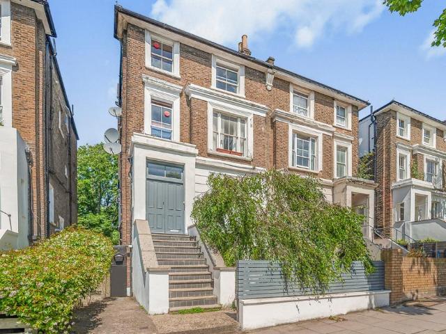 Flat for sale in Kentish Town, Greater London