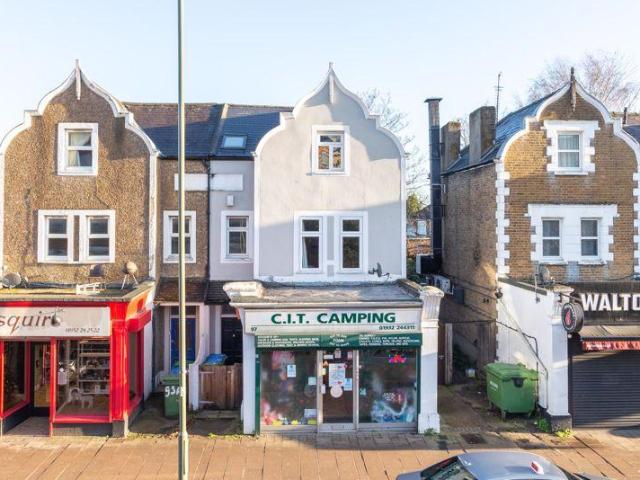 Flat for sale in Hersham, Walton-on-Thames