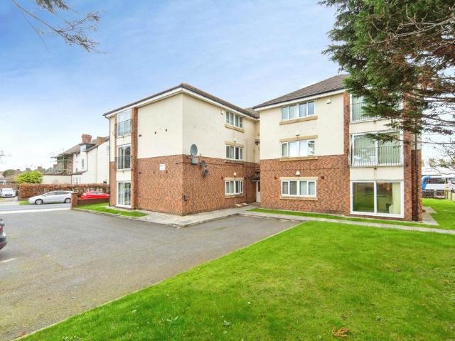 Flat for sale in New Ferry, Wirral