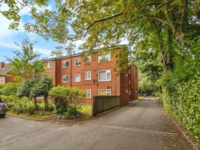Flat for sale in Heaton Norris, Greater Manchester