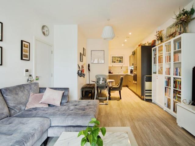 Flat for sale in Upton Park, Greater London