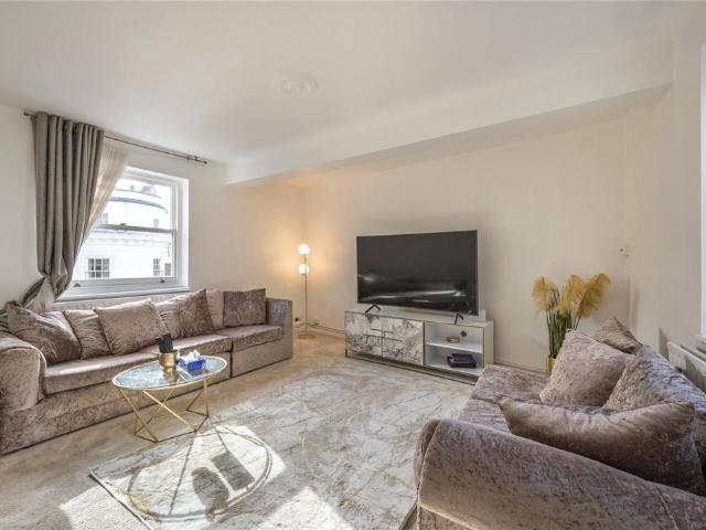 Flat for sale in Paddington, Greater London
