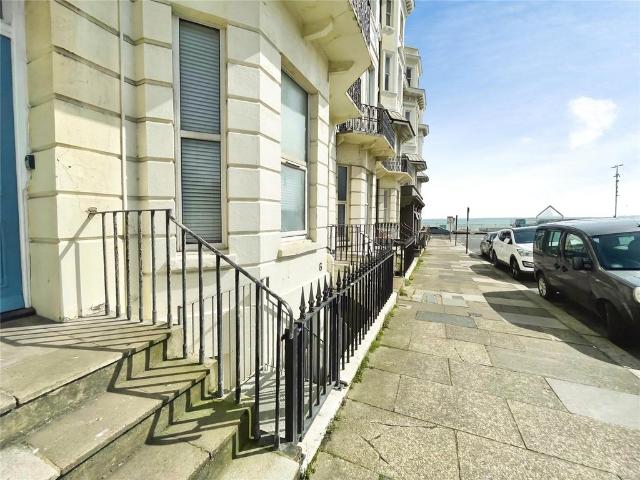 Flat for sale in Bohemia, Guestling Green