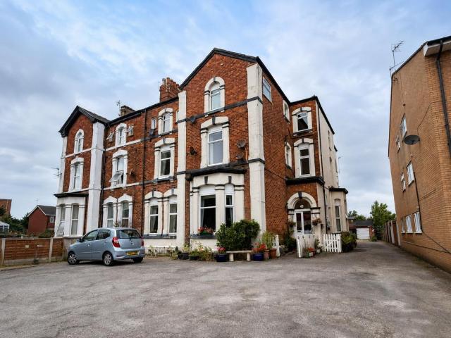 Flat for sale in Meols Cop, Southport