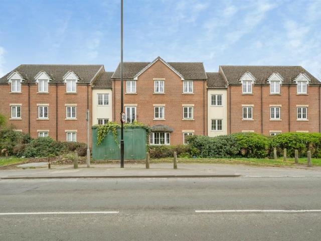Flat for sale in Thorne, South Yorkshire