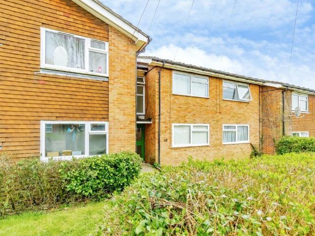 Flat for sale in Hillview, Surrey