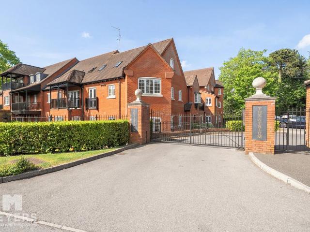 Flat for sale in Tricketts Cross, Ferndown