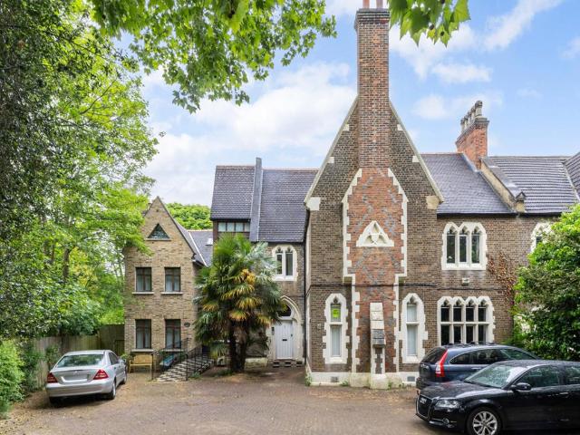 Flat for sale in Upper Sydenham, Greater London