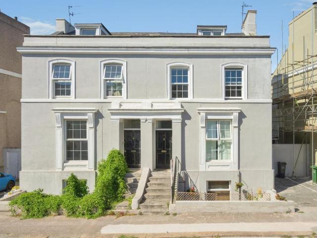 Flat for sale in Mount Wise