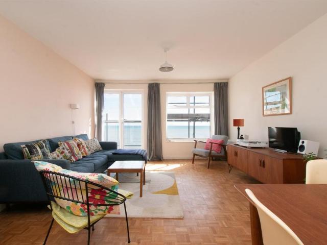 Flat for sale in Bohemia, Guestling Green