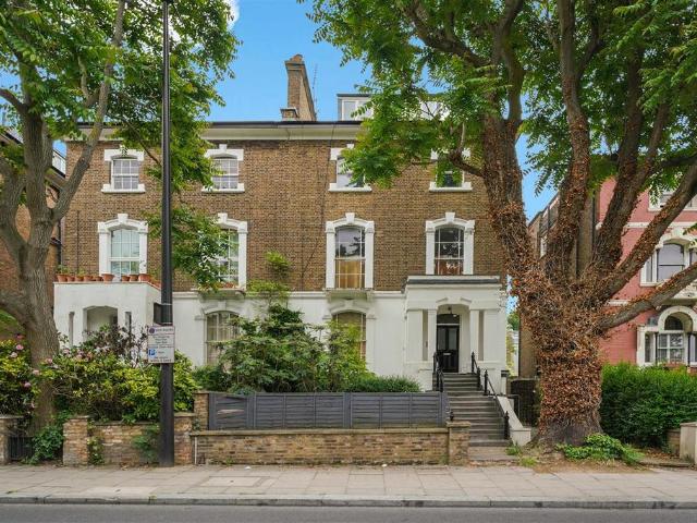 Flat for sale in Kentish Town, Greater London