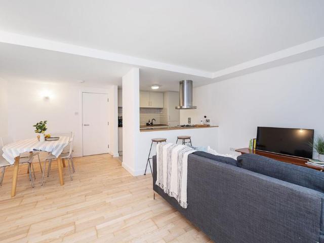 Flat for sale in London Borough of Tower Hamlets, Greater London