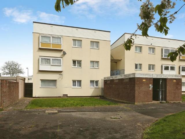 Flat for sale in Rowner, Middlecroft