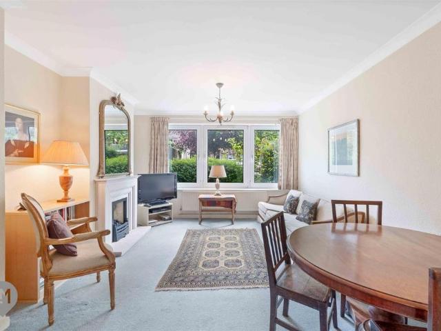 Flat for sale in London Borough of Wandsworth, Greater London