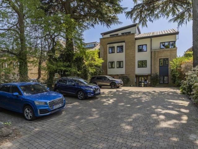 Flat for sale in Longlands, Greater London