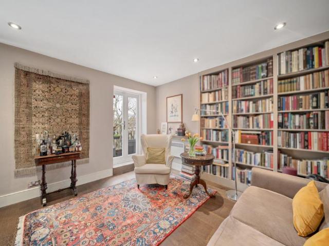 Flat for sale in Brompton, Greater London