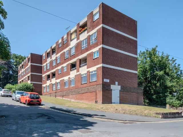 Flat for sale in Halesowen, West Midlands
