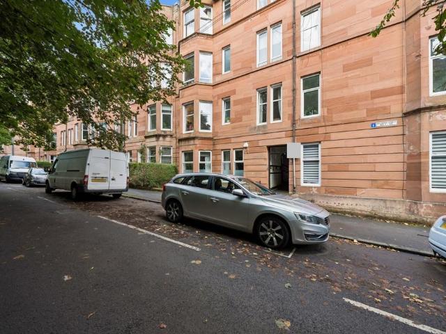 Flat for sale in Langside, Scotland
