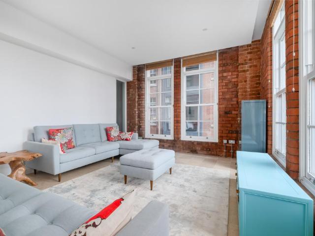 Flat for sale in Walworth, Greater London
