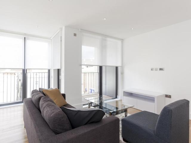 Flat for sale in Royal Borough of Kensington and Chelsea, Greater London