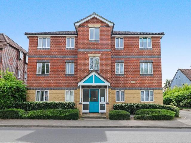 Flat for sale in Fair Oak and Horton Heath, Helford