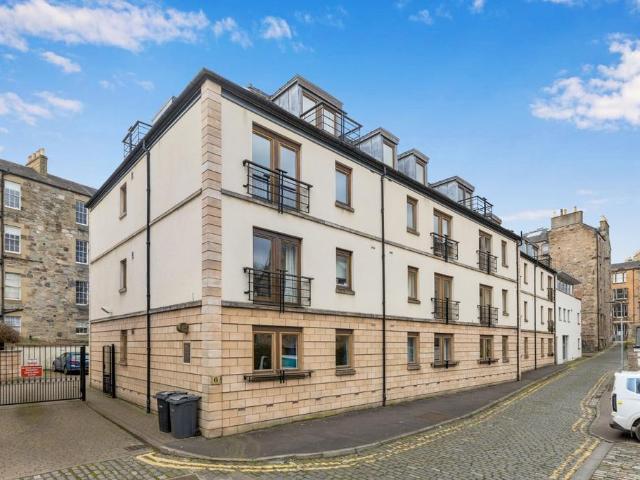 Flat for sale in Silvermills, Scotland