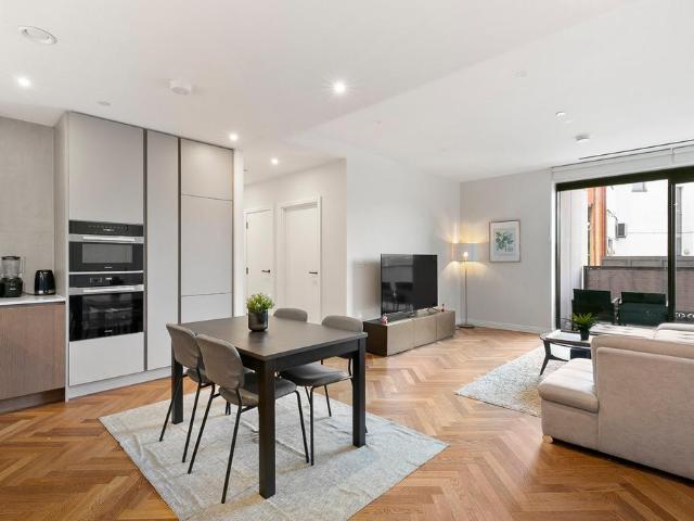 Flat for sale in Fulham, Greater London