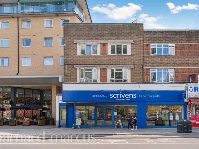 Flat for sale in London Borough of Hounslow, Feltham