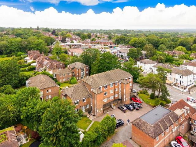 Flat for sale in Perryfields, West Sussex