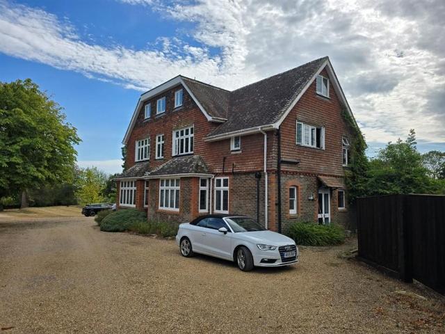 Flat for sale in Horsham, West Sussex
