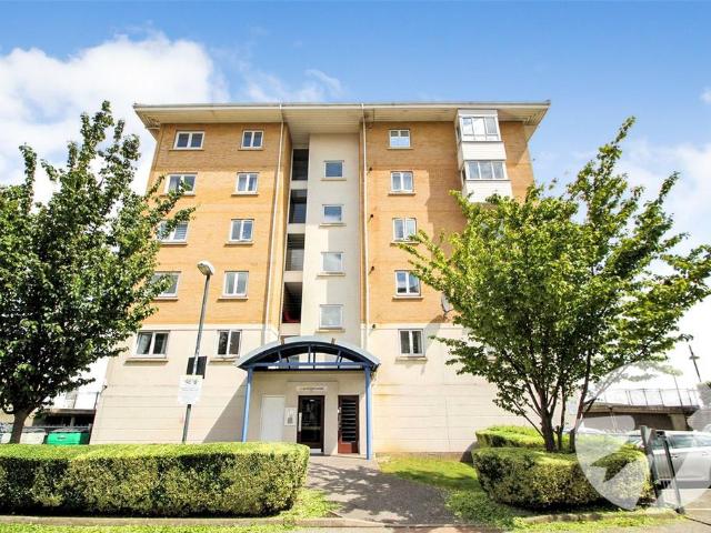 Flat for sale in Northumberland Heath, Greater London