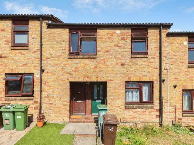 Flat for sale in South Beddington, Greater London