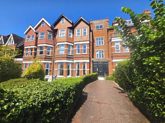 Flat for sale in Folkestone
