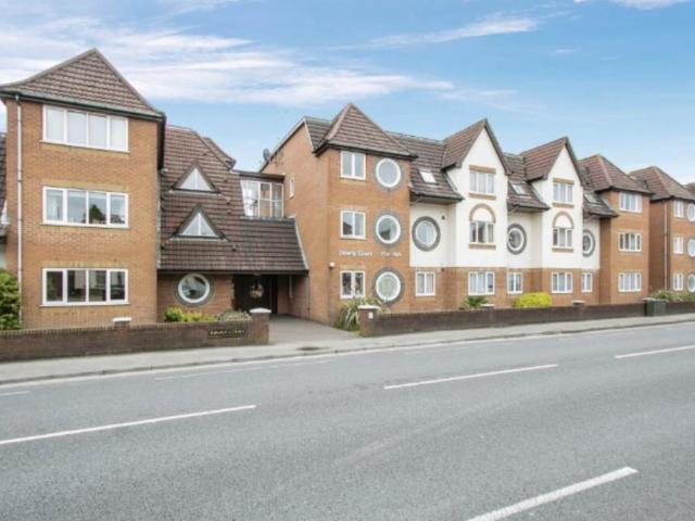 Flat for sale in Penn Hill, Poole