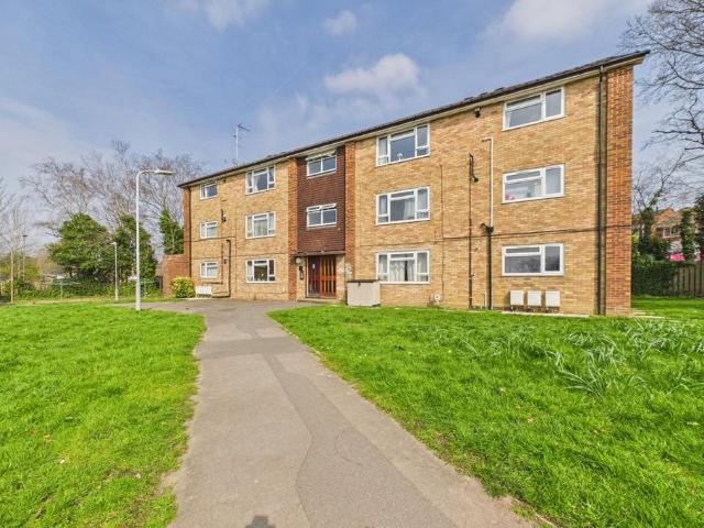 Flat for sale in Little Sandhurst