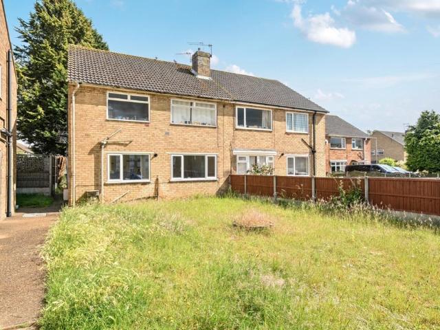 Flat for sale in Birchwood, Brayford