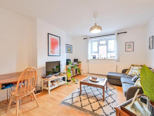 Flat for sale in Peckham, Greater London