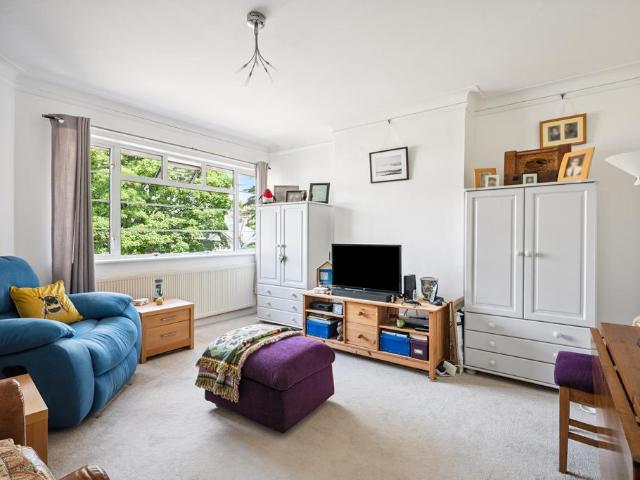 Flat for sale in Mortlake, Greater London