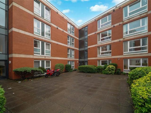 Flat for sale in Garngad, Scotland