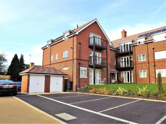Flat for sale in Marlow, Buckinghamshire