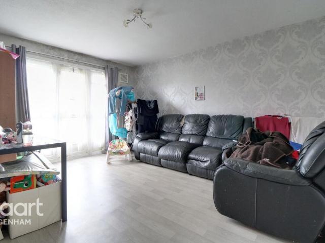 Flat for sale in Dagenham, Becontree Heath