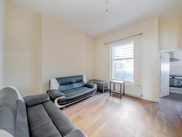 Flat for sale in Kensal Town, Bayswater